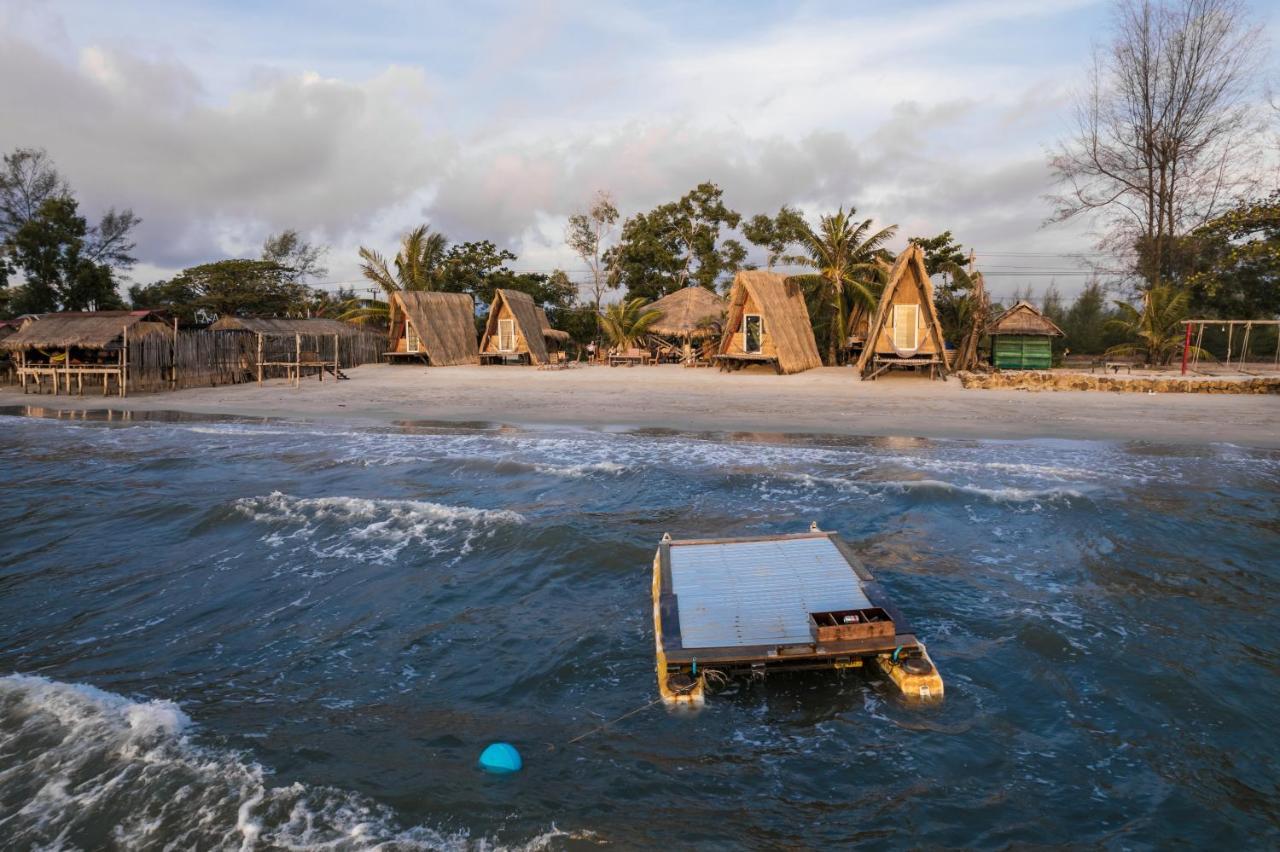 Young Wild And Free Koh Kong Exterior photo